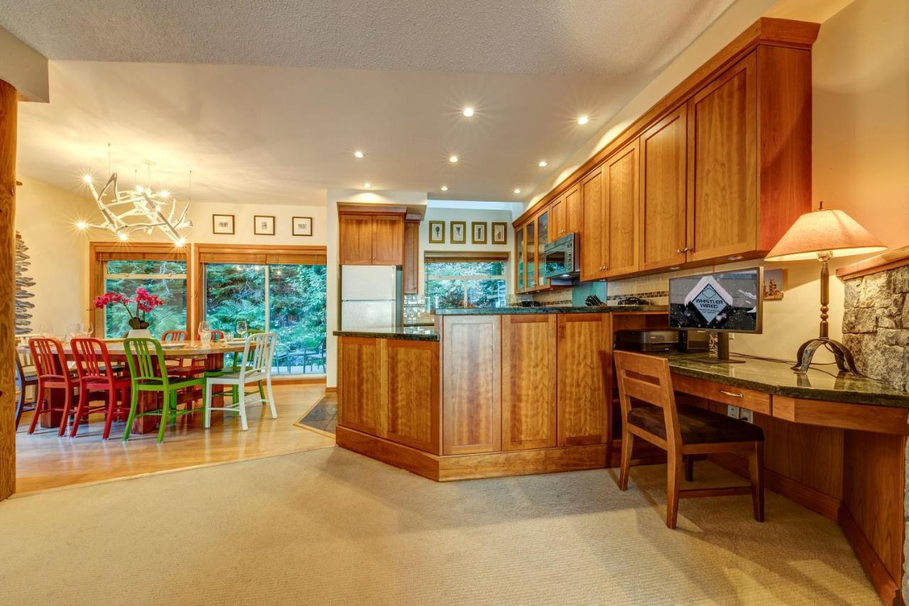 Villa Snowy Creek 14 Whistler Exterior foto